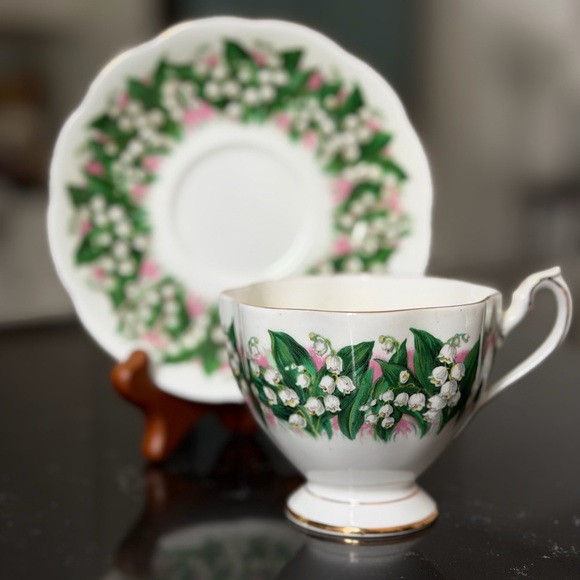Queen Anne Bone China Teacup & Saucer Lily of the Valley - Picture 2 of 5
